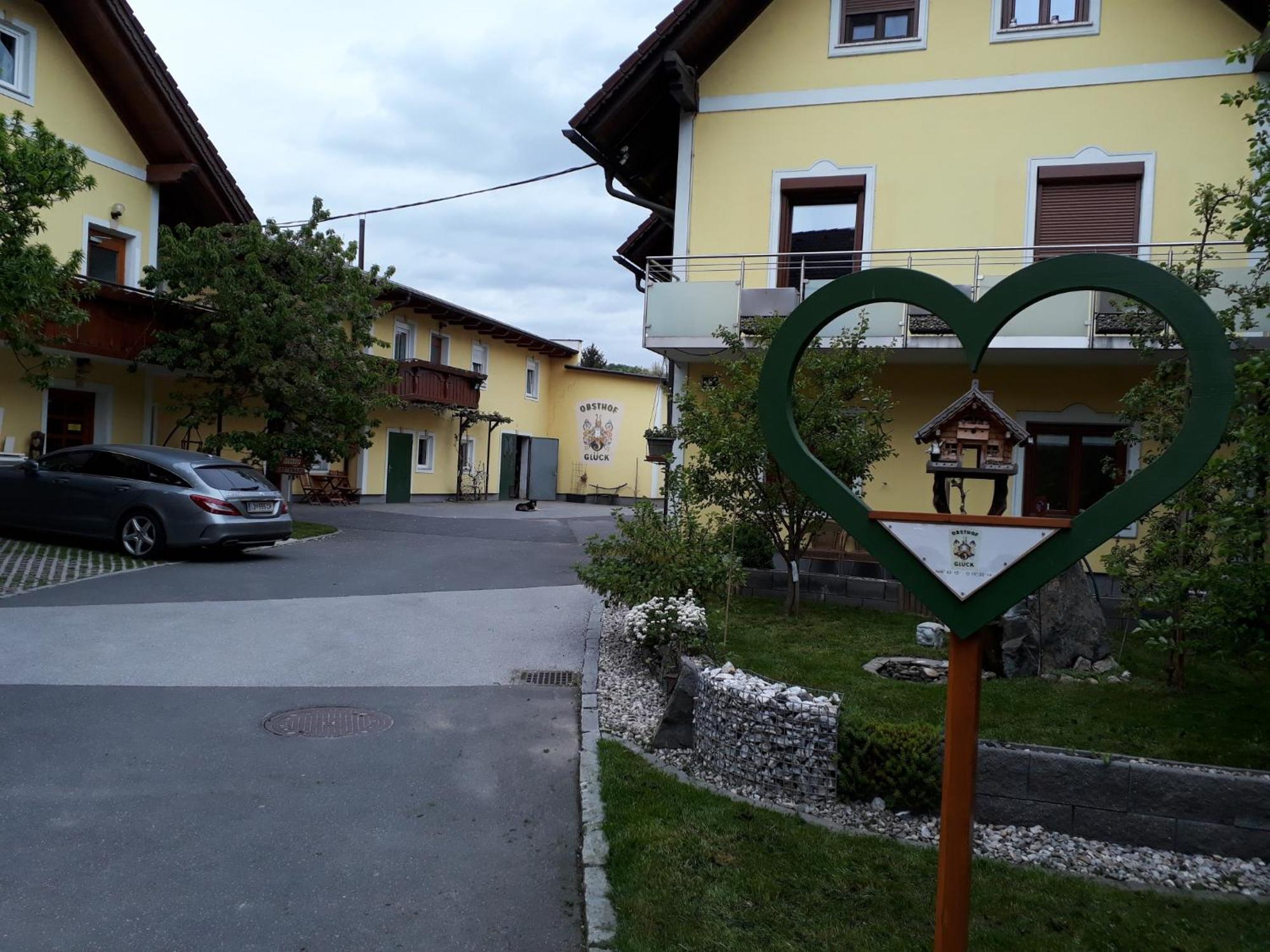 Obsthof Glueck Bed & Breakfast Gamlitz Bagian luar foto